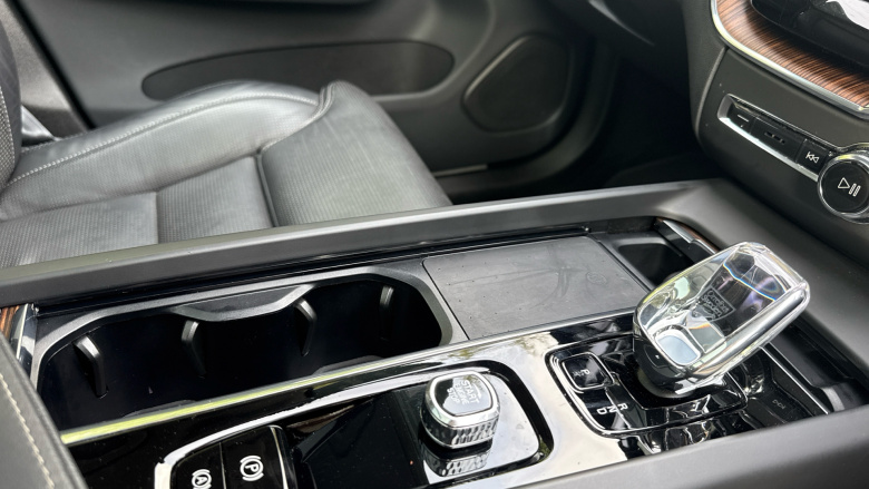 Volvo XC60 2.0 B5P Ultimate Dark 5dr AWD Geartronic Petrol Estate